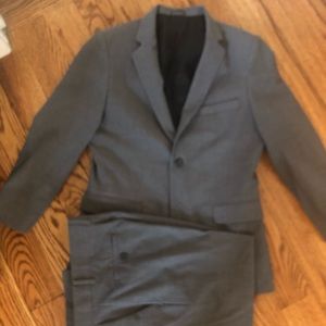 Calvin Klein boys great suit-perfect condition-not really warn